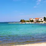 Adris Apartment - Private Parking