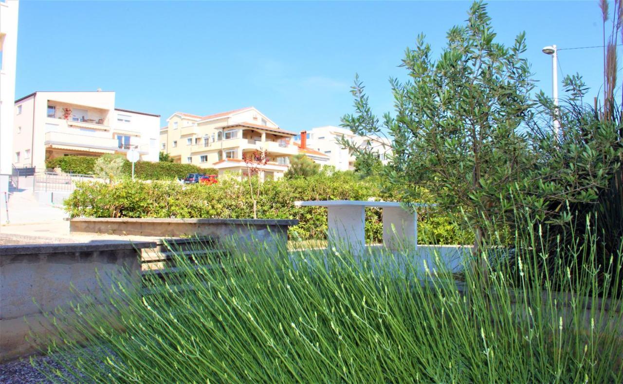 Adris - Private Parking *